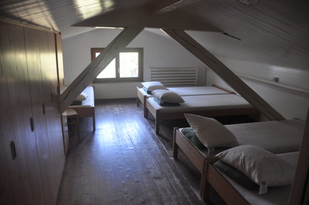 Schlafsaal mit 9 Betten (oberes Haus)